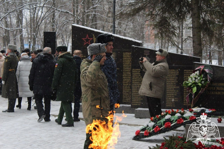 В Вологде и Череповце росгвардейцы приняли участие в мероприятиях, посвященных Дню памяти о россиянах, исполнявших служебный долг за пределами Отечества