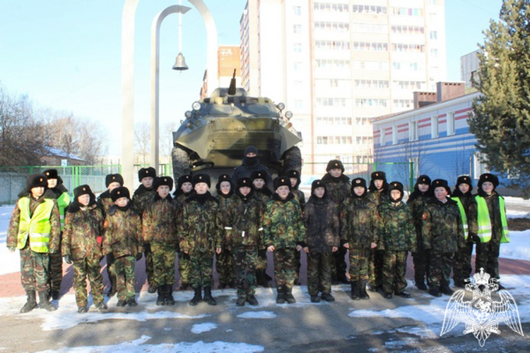 На базе спецподразделений Росгвардии в г. Вологде состоялся день открытых дверей для учащихся подшефной школы