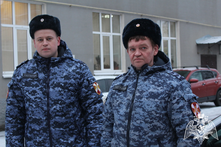 В Вологде росгвардейцы задержали мужчину, похитившего под угрозой применения ножа товар из магазина