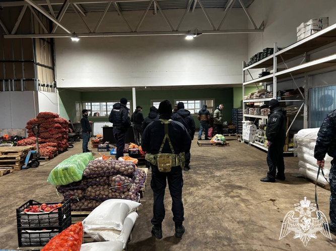 Сотрудники ОМОН «Вымпел» приняли участие в рейде по пресечению правонарушений со стороны иностранных граждан