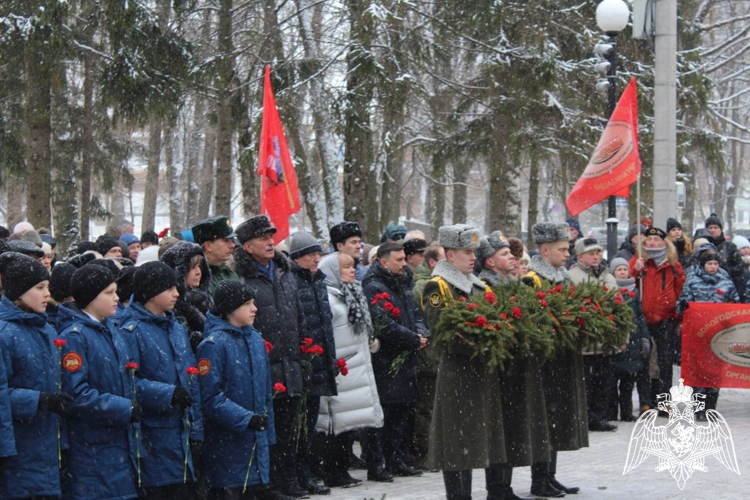 В Вологде и Череповце росгвардейцы приняли участие в мероприятиях, посвященных Дню памяти о россиянах, исполнявших служебный долг за пределами Отечества
