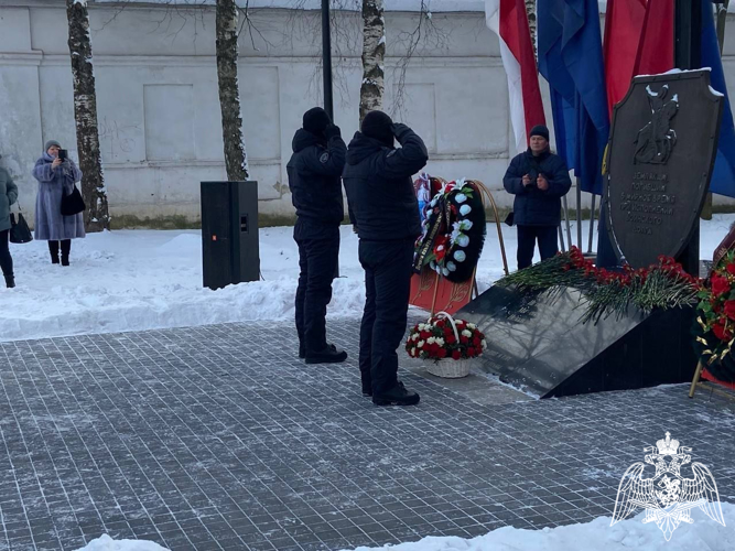 В Вологде и Череповце росгвардейцы приняли участие в мероприятиях, посвященных Дню памяти о россиянах, исполнявших служебный долг за пределами Отечества