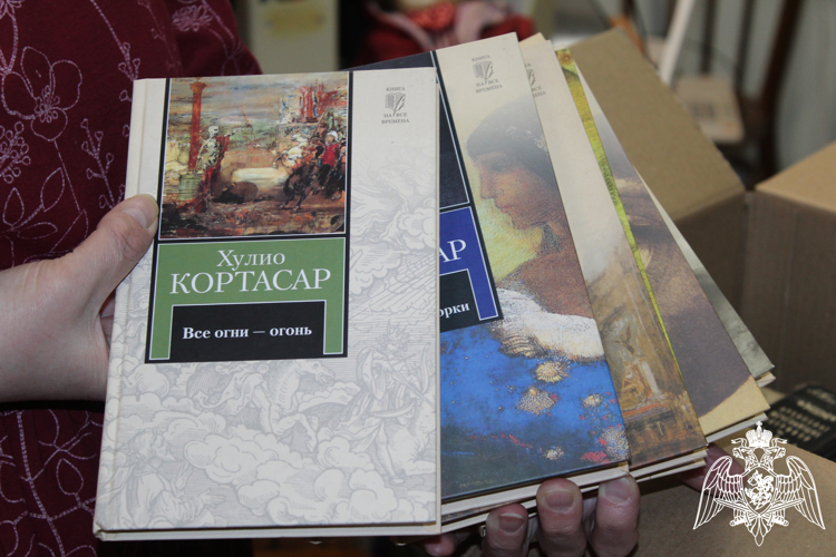 В Вологде сотрудники Росгвардии присоединились к акции «Дарите книги с любовью» в Международный день книгодарения