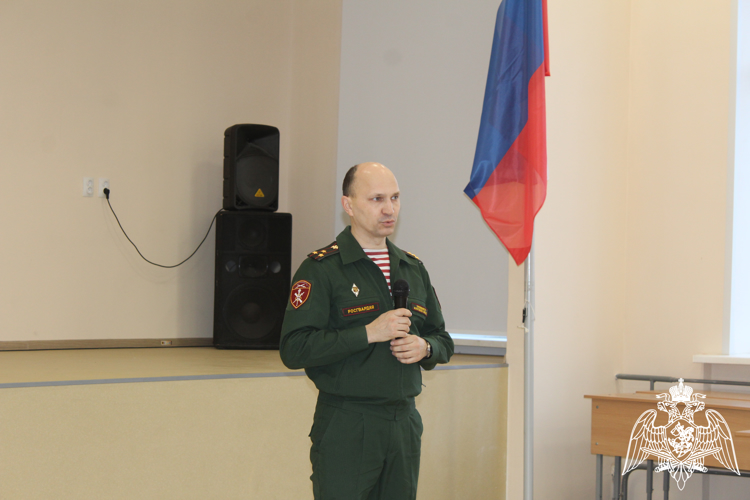 В Вологде росгвардейцы рассказали кадетам о россиянах, исполнявших служебный долг за пределами Отечества