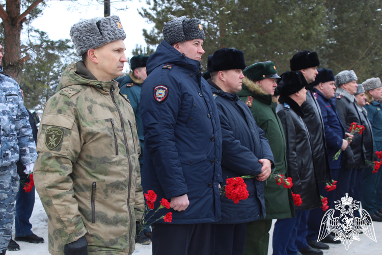 Руководство и сотрудники регионального управления Росгвардии приняли участие в памятном мероприятии ко Дню защитника Отечества