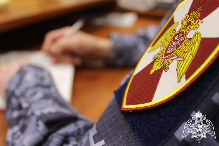 Военный прокурор Вологодского гарнизона провел с росгвардейцами специальное занятие