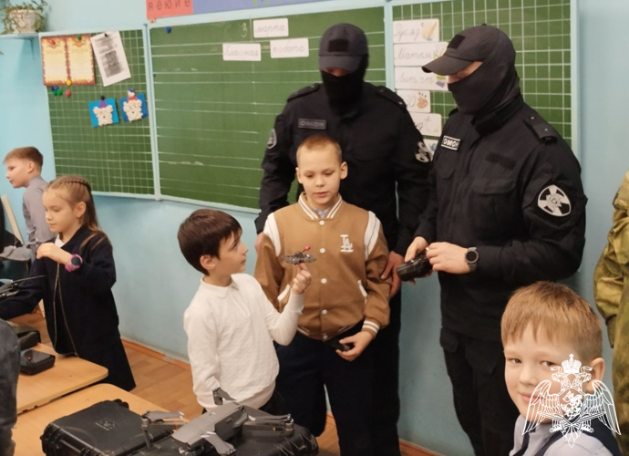 Росгвардейцы провели «Урок Мужества» для череповецких школьников