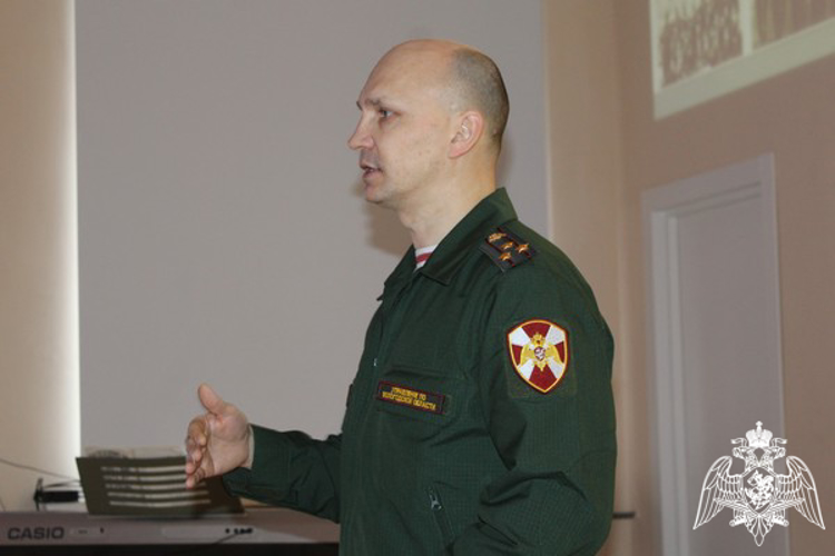 Росгвардейцы познакомили вологодских школьников со своей службой