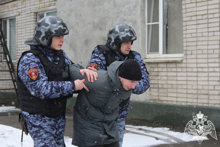 В Вологде состоялся конкурс профмастерства среди сотрудников групп задержания подразделений вневедомственной охраны региональной Росгвардии