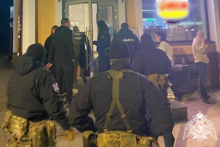 Сотрудники ОМОН «Титан» оказали помощь полицейским в проведении рейдовых мероприятий в Череповце