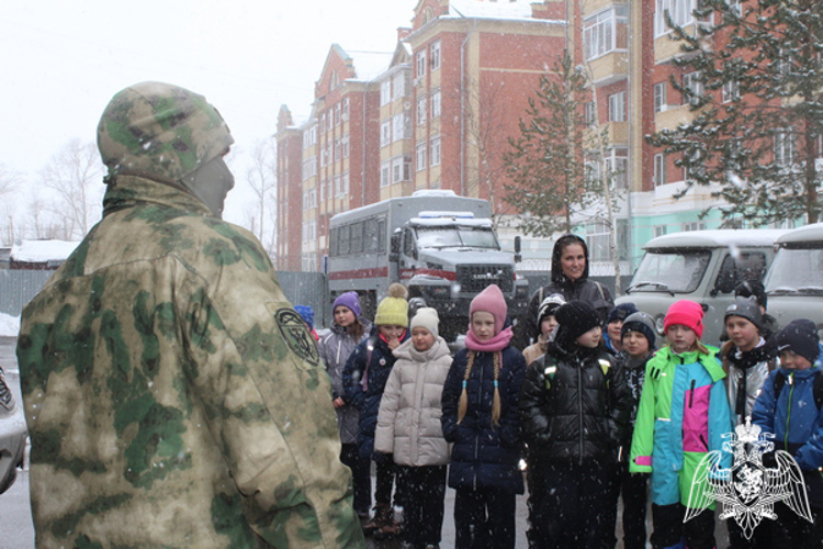 Росгвардейцы провели «Урок Мужества» для вологодских школьников