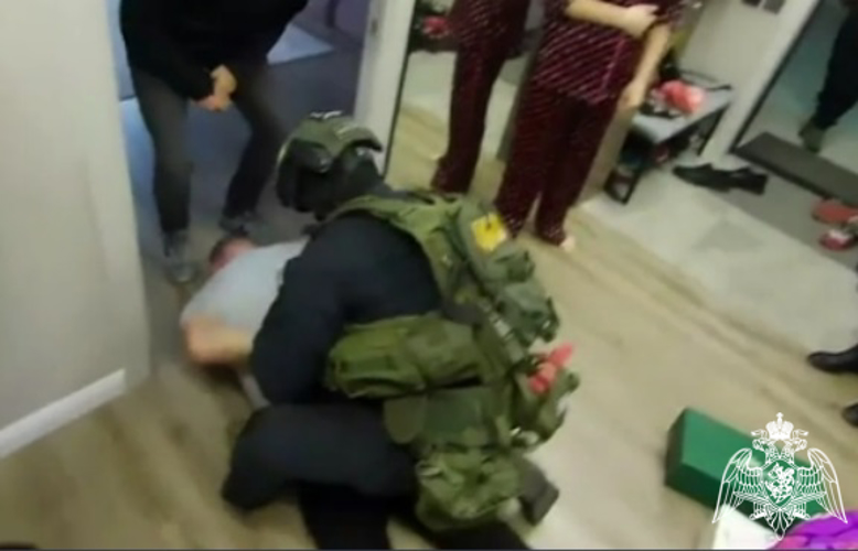 Росгвардейцы оказали помощь вологодским полицейским в задержании подозреваемых в поджоге автомобиля (ВИДЕО)