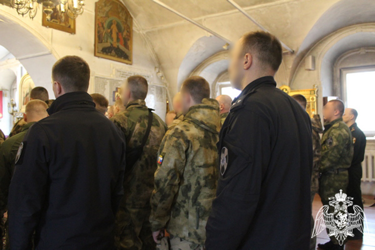 В Вологде сотрудники Росгвардии приняли участие в специальном молебне, проведенном митрополитом Вологодским и Кирилловским Саввой