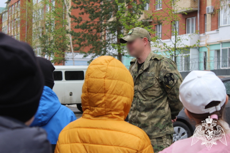 Дни открытых дверей для вологодских школьников провели сотрудники спецподразделений Росгвардии