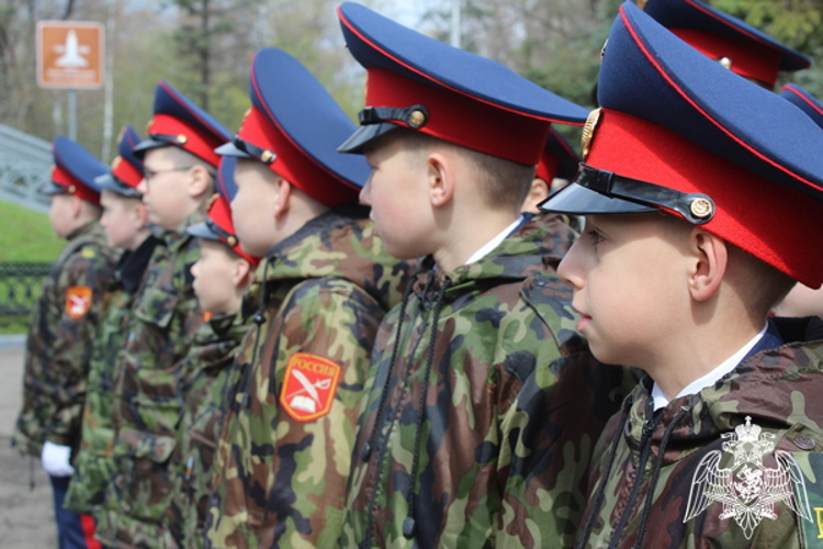Росгвардейцы возложили цветы к обелиску солдатам-защитникам Родины в Вологде