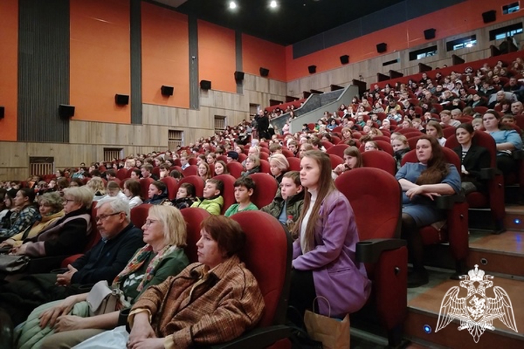 В Вологде росгвардейцы посетили премьеру документального фильма «Одним дыханием с Победой»