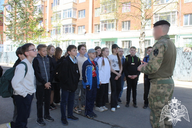 Дни открытых дверей для вологодских школьников провели сотрудники спецподразделений Росгвардии