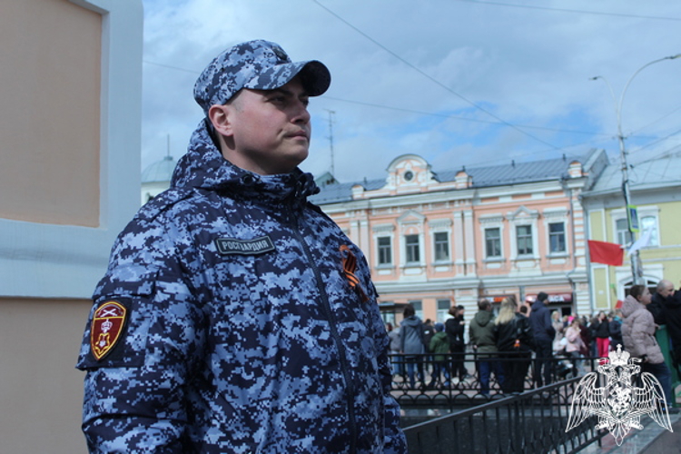 В Вологде сотрудники и военнослужащие Росгвардии приняли участие в шествии Бессмертного полка