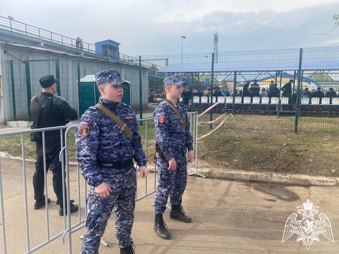 Сотрудники Росгвардии обеспечили безопасность футбольного матча в Череповце