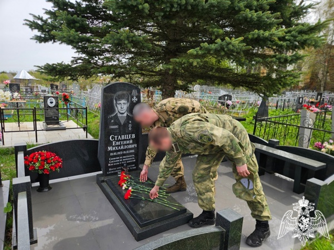 Сотрудники ОМОН «Вымпел» Управления Росгвардии по Вологодской области почтили память сослуживца, погибшего при исполнении служебного долга