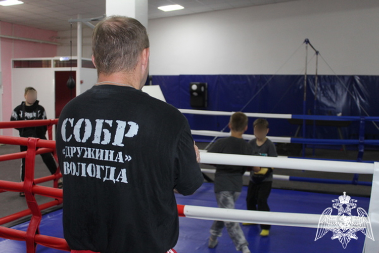 В Вологде сотрудники СОБР «Дружина» провели занятия для трудных подростков