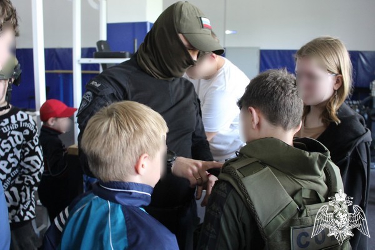 В Вологде сотрудники СОБР «Дружина» провели занятия для трудных подростков