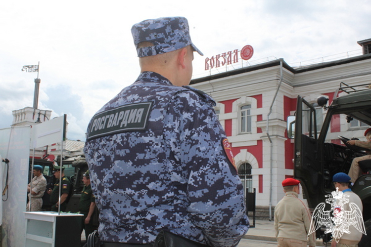 В Вологде росгвардейцы приняли участие в работе тематического поезда «Сила в правде» и обеспечили общественную безопасность (ВИДЕО)