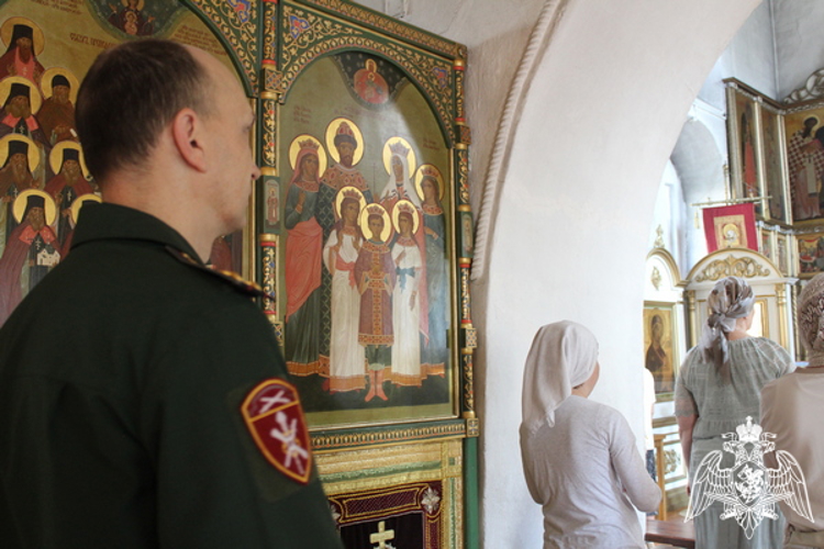 В Вологде сотрудники и военнослужащие почтили память небесного покровителя Росгвардии - святого князя Владимира