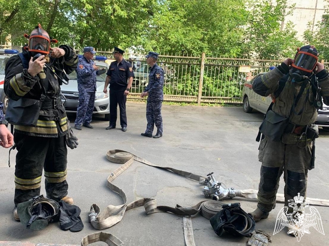 В Череповце Росгвардия и МЧС провели совместные пожарно-тактические занятия
