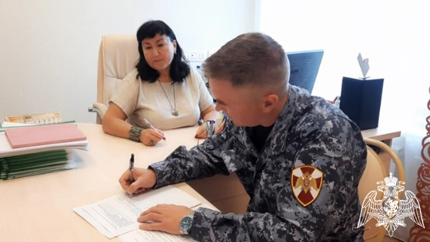 Сотрудники Росгвардии проверяют образовательные учреждения Вологды к новому учебному году (ВИДЕО)