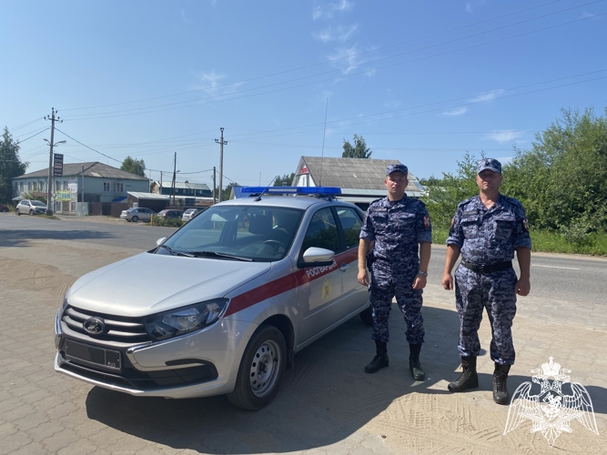 В Вологодской области сотрудники Росгвардии спасли мужчину, собиравшегося спрыгнуть с моста