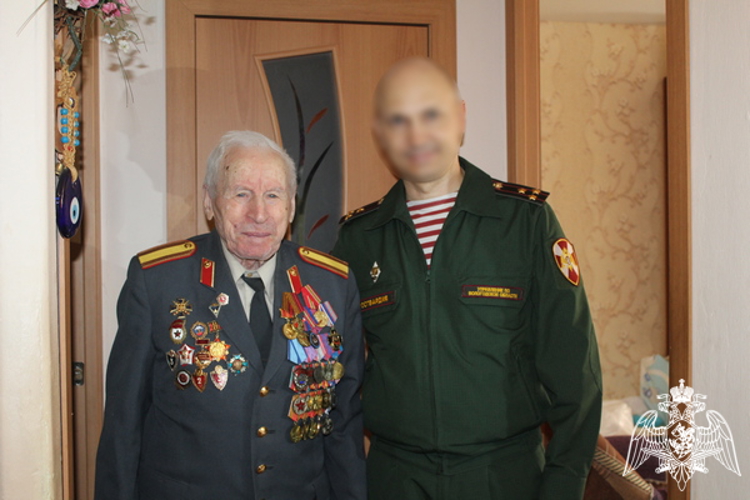 Вологодские росгвардейцы поздравили 96-летнего ветерана службы с днем рождения