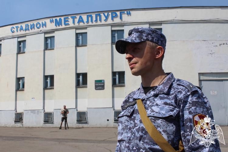 Сотрудники Росгвардии обеспечили безопасность футбольного матча в Череповце