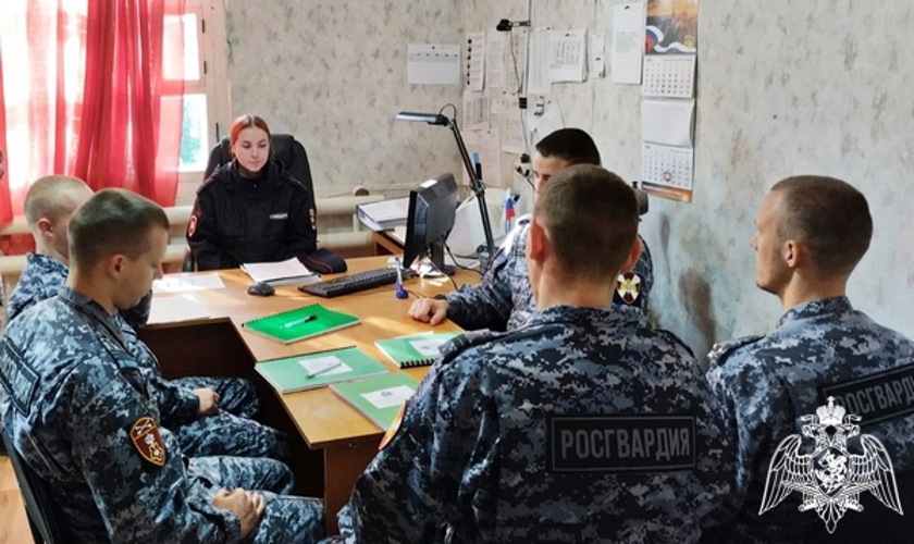 В Тотьме росгвардейцы и представители Госавтоинспекции обсудили вопросы безопасности дорожного движения