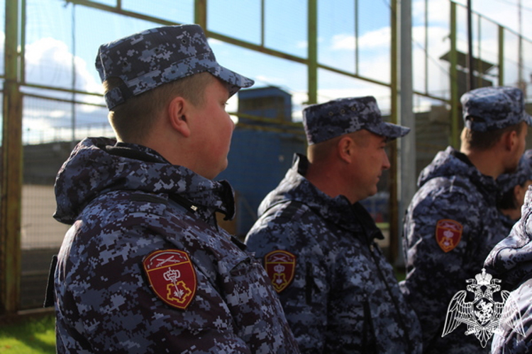 Росгвардейцы обеспечили безопасность футбольного матча в Череповце
