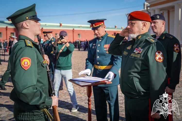 Вологодские первокурсники Военной академии Росгвардии приняли Военную присягу в Санкт-Петербурге (ВИДЕО)