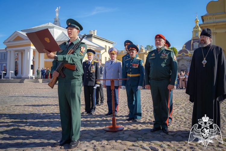 Вологодские первокурсники Военной академии Росгвардии приняли Военную присягу в Санкт-Петербурге (ВИДЕО)