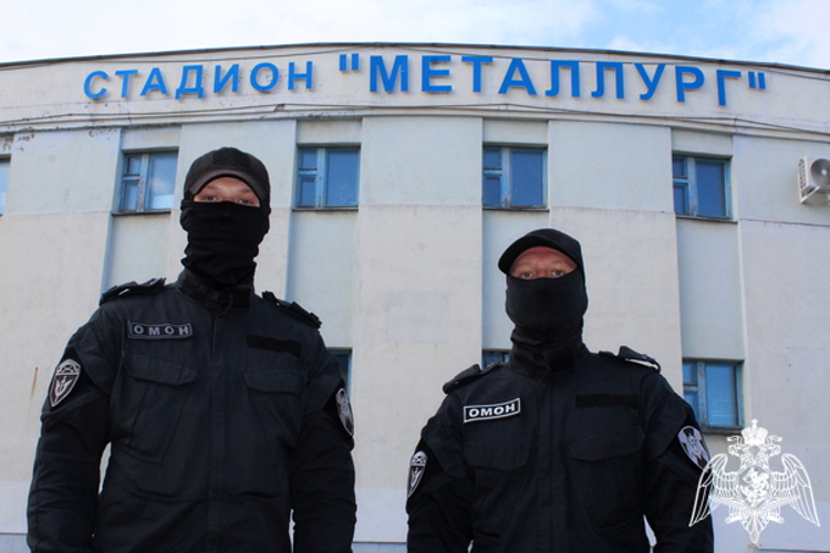 Росгвардейцы обеспечили безопасность футбольного матча в Череповце
