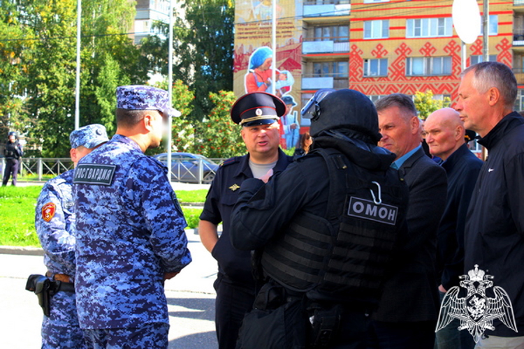 Вологодские росгвардейцы приняли участие в межведомственных учениях по обеспечению безопасности при проведении выборов