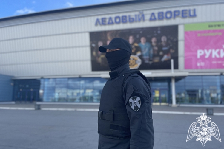 В Череповце росгвардейцы обеспечили безопасность хоккейного матча