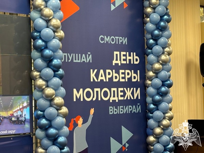 В Вологодской области росгвардейцы рассказали о своей профессии на ярмарке вакансий «День карьеры молодежи»