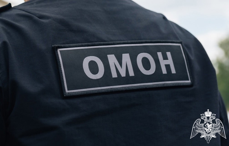 В Череповце сотрудники ОМОН «Титан» Росгвардии приняли участие в оперативно-профилактическом мероприятии «Миграционный щит»