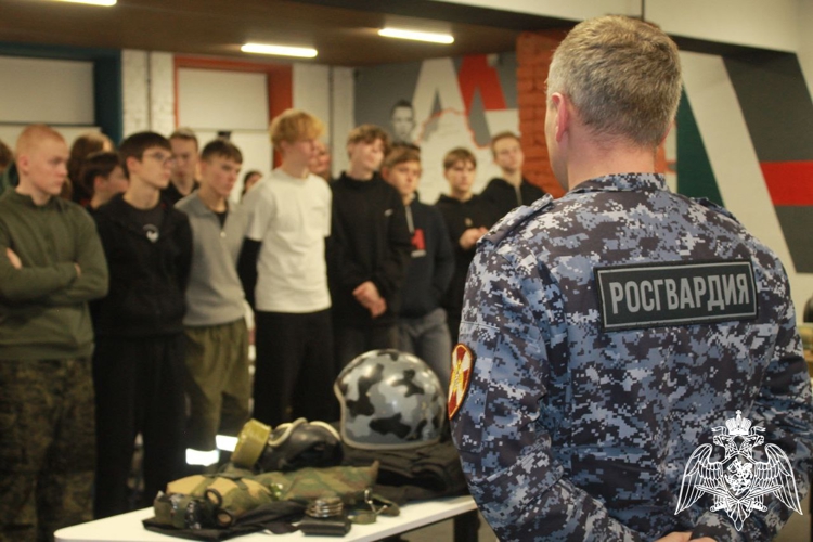 Вологодские росгвардейцы рассказали о службе в ведомстве будущим призывникам