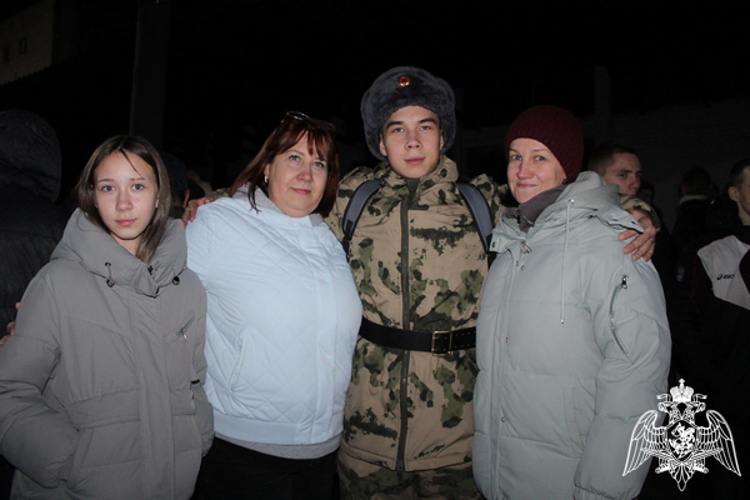 Более 20 вологодских призывников отправились служить в воинские части Северо-Западного округа Росгвардии (ВИДЕО)