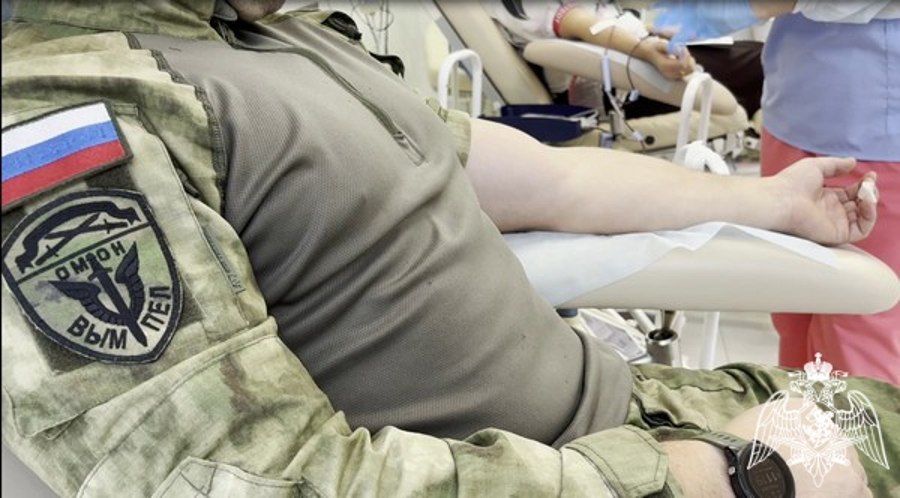 Сотрудники ОМОН «Вымпел» Управления Росгвардии по Вологодской области ко дню образования отряда приняли участие в донорской акции