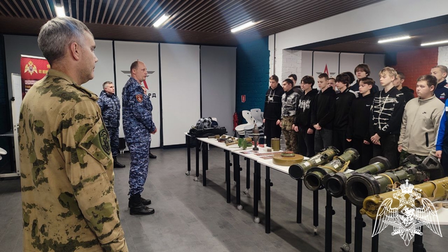 Вологодские росгвардейцы рассказали о службе в ведомстве будущим призывникам