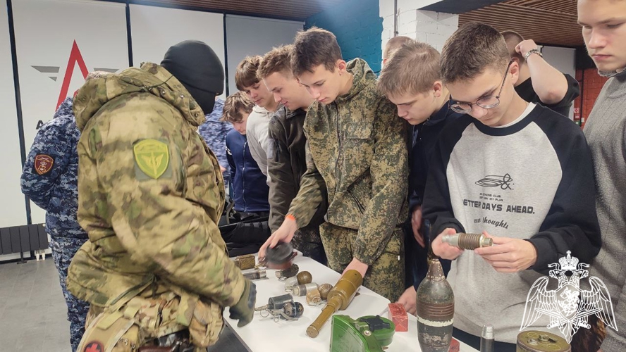 Вологодские росгвардейцы рассказали о службе в ведомстве будущим призывникам