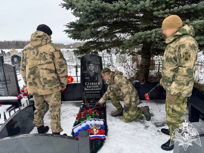 Вологодские росгвардейцы провели мероприятия, посвященные памяти сотрудника ОМОН, погибшего при исполнении служебного долга