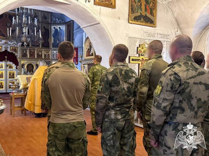 В Вологде сотрудники Росгвардии приняли участие в специальном молебне