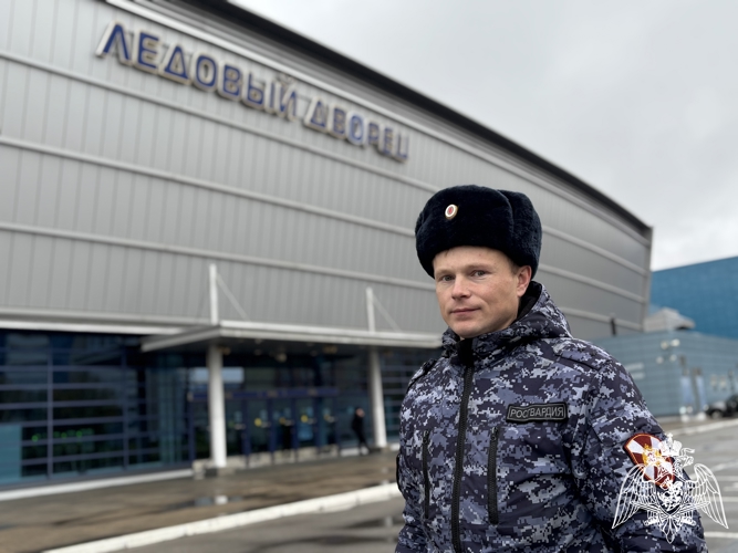В Череповце сотрудники Росгвардии обеспечили безопасность хоккейного матча Северсталь - Локомотив